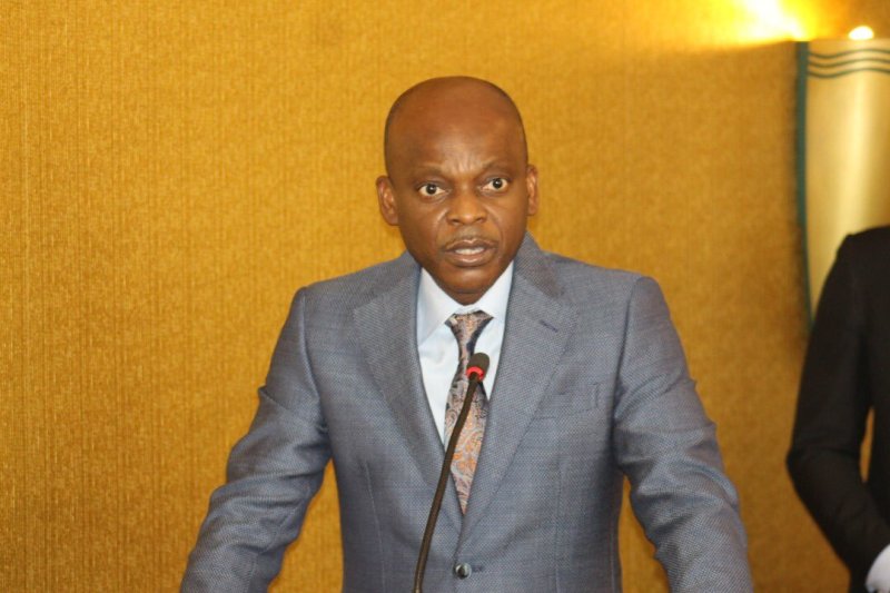 Accusations mensongères : le ministre Robert Dussey annonce des poursuites contre Egountchi Behanzin Robert Dussey, ministre des Affaires étrangères du Togo, photographié lors d’un événement officiel à Lomé (photo d’archives, non liée à l’affaire Egountchi Behanzin).