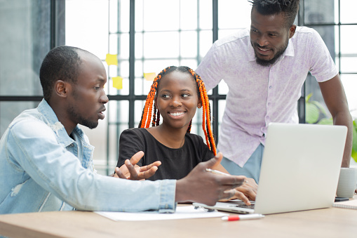 Insertion professionnelle au Togo : 1 960 stagiaires placés en 2025 via le programme AIDE