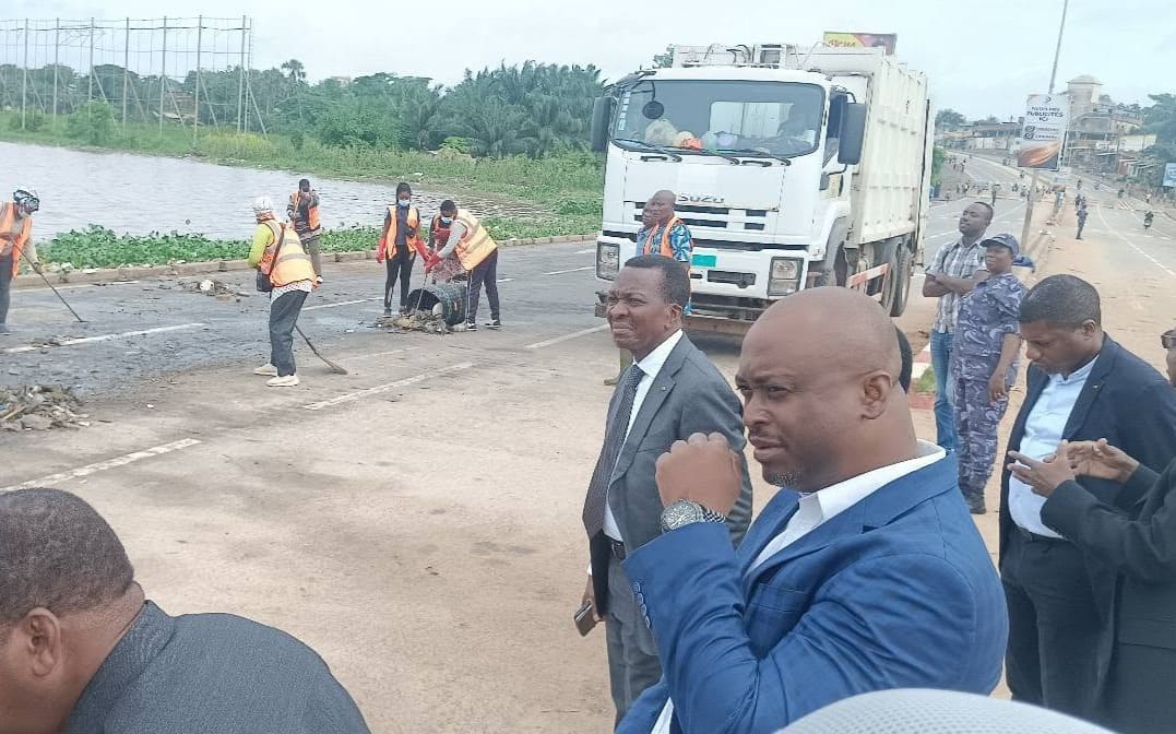 Lomé : les opérations de nettoyage post-intempéries supervisées par le ministre Kodjo Adedze