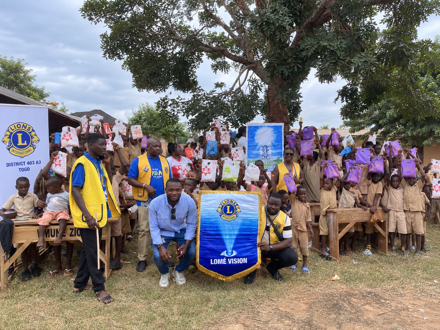 Solidarité – Action sociale : les Lions et Leo clubs unissent leurs efforts avec Sabine Service à Kpomé Agomé