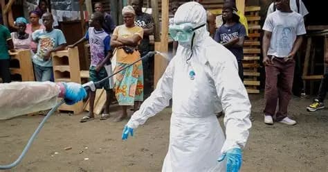 Ebola : après des cas importés au Kenya et au Nigeria, l’OMS renforce l’alerte dans la sous-région